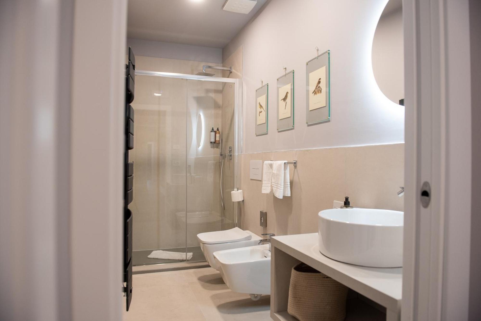 Regina Boutique Suites Trieste Ngoại thất bức ảnh
